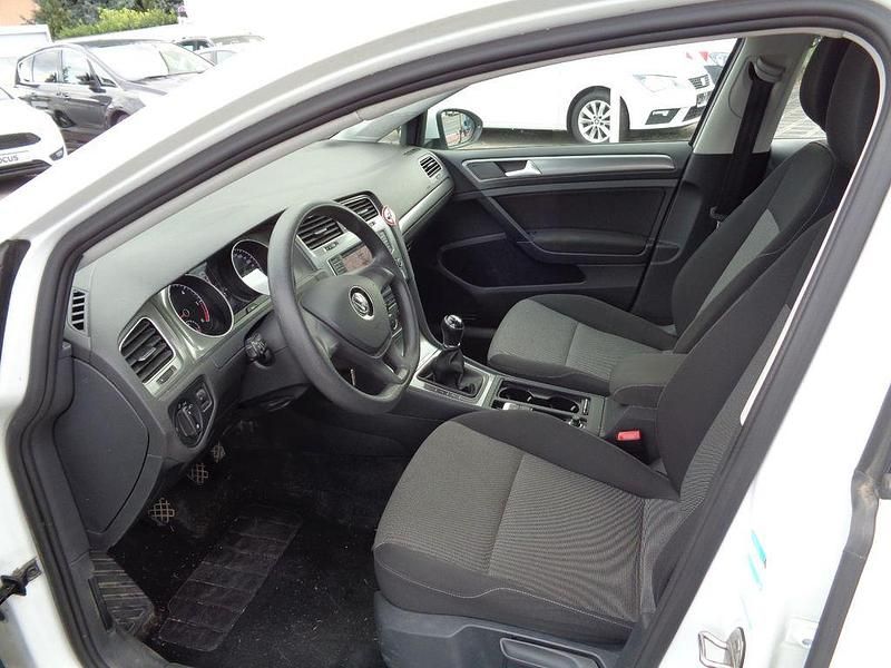 Gebraucht VW Golf VII Trendline 110 PS (80 kW) 2016 Weiß Kombi