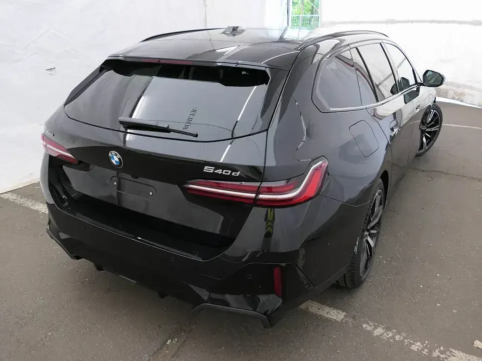 Gebraucht BMW 540 M Sport 303 PS (222 kW) 2025 Saphirschwarz Kombi