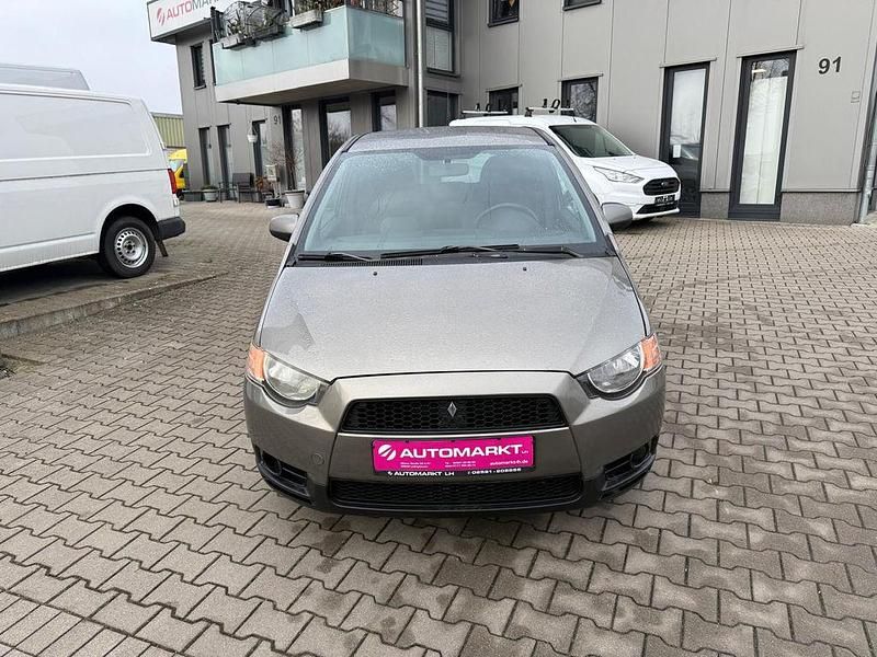 Grau Gebraucht 2009 Mitsubishi Colt Invite Kleinwagen | 1.990 € (Etwas zu teuer) - Bild 1/4