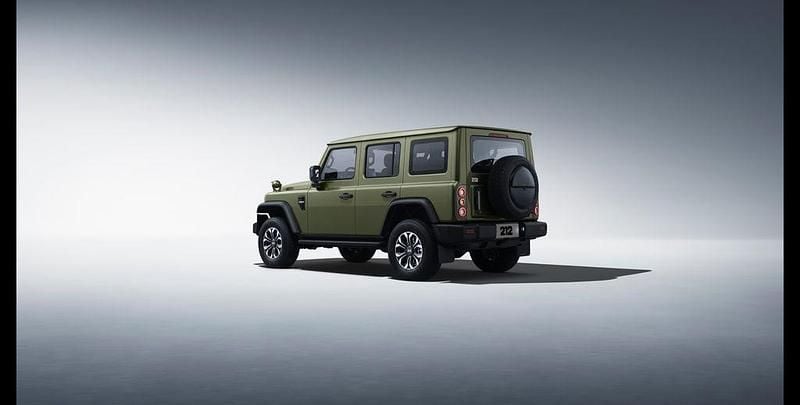 Neu BAW 212 166 PS (122 kW) 2025 Schwarz SUV