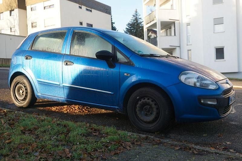 Blau Gebraucht 2011 Fiat Punto Evo Kleinwagen | 2.700 € (Guter Preis) - Bild 1/4