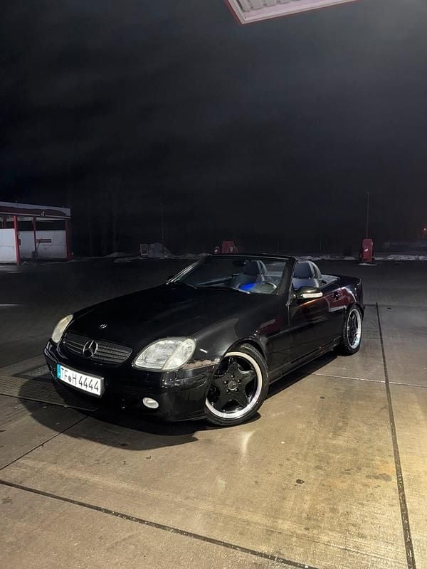 Schwarz Gebraucht 2001 Mercedes SLK320 Cabrio | 11.000 € - Bild 1/4