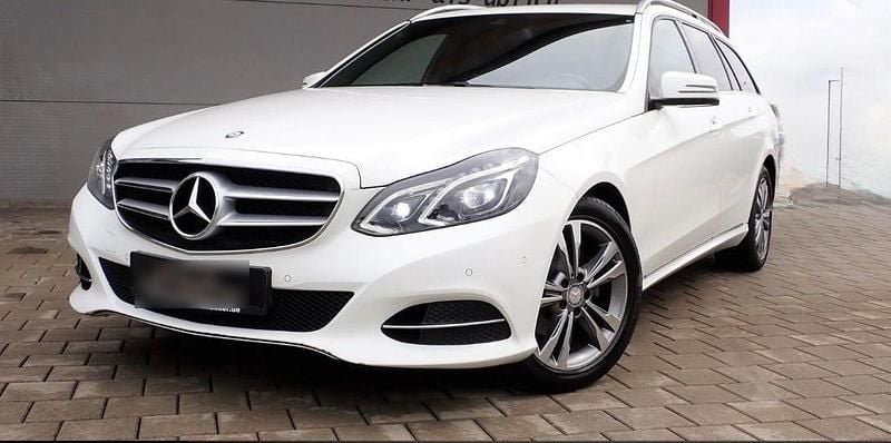 Weiß Gebraucht 2016 Mercedes E200 Avantgarde Kombi | 16.990 € (Superpreis) - Bild 1/4
