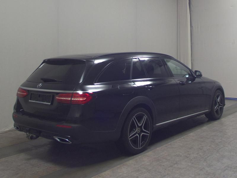 Gebraucht Mercedes E220 All-Terrain 200 PS (147 kW) 2022 Schwarz Kombi