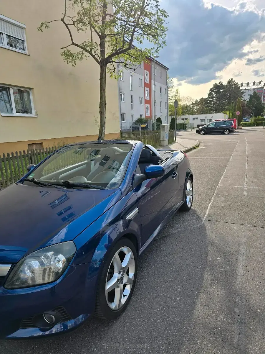 Gebraucht Opel Tigra 90 PS (66 kW) 2004 Blau Cabrio