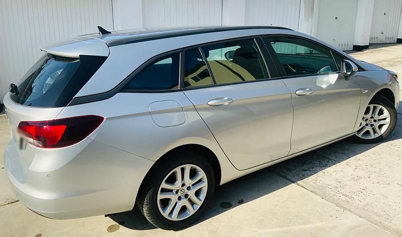 Gebraucht Opel Astra Edition 136 PS (100 kW) 2018 Silber Kombi