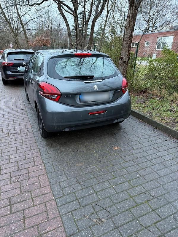 Gebraucht Peugeot 208 Active 82 PS (60 kW) 2017 Grau Kleinwagen