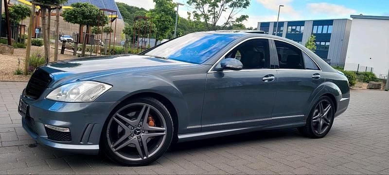 Grau Gebraucht 2007 Mercedes S63 AMG AMG Limousine | 12.499 € - Bild 1/4