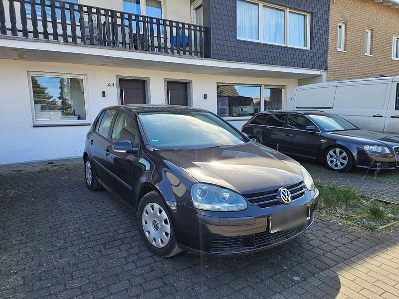 Schwarz Gebraucht 2004 VW Golf V Kleinwagen | 4.600 € (Etwas zu teuer) - Bild 1/4