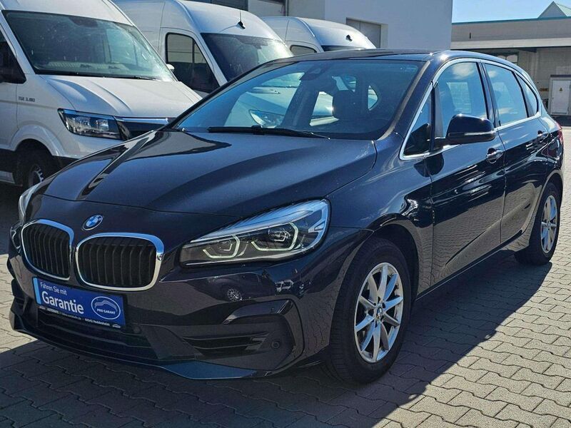 Imperialblau brillanteffekt Gebraucht 2020 BMW 218 Advantage Van / Kleinbus | 17.890 € (Fairer Preis) - Bild 1/4