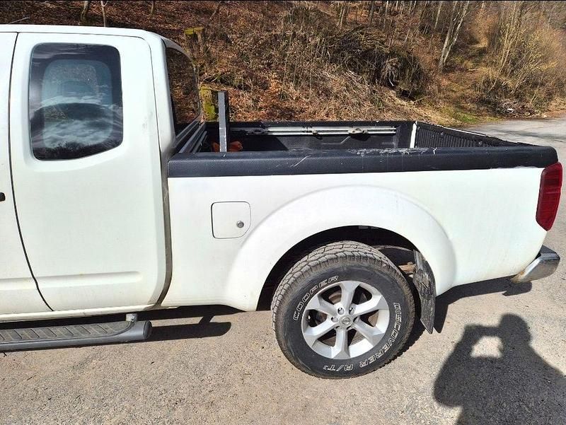 Gebraucht Nissan Navara 190 PS (139 kW) 2011 Weiß Abholung