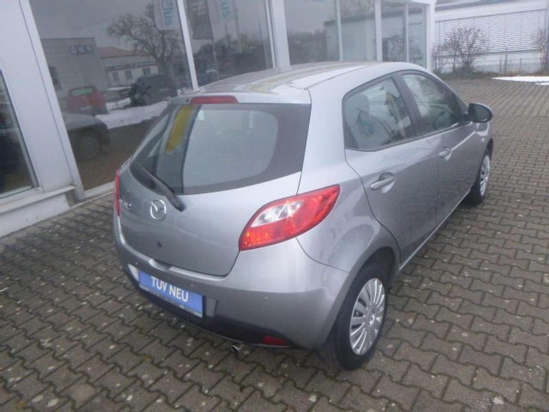 Usata Mazda 2 102 CV (75 kW) 2013 Argento Utilitaria