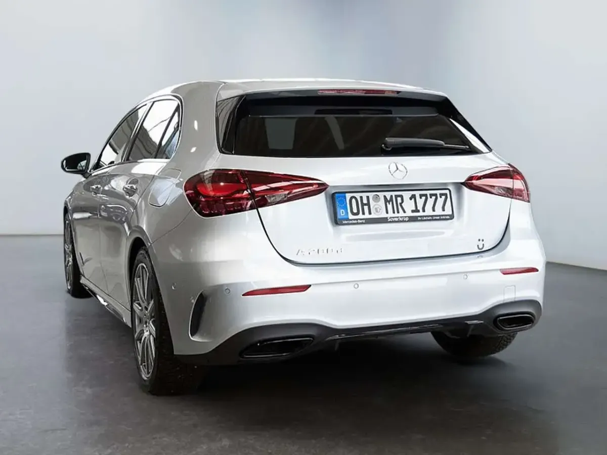 Gebraucht Mercedes A200 150 PS (110 kW) 2026 Metalliclack hightechsilber Limousine