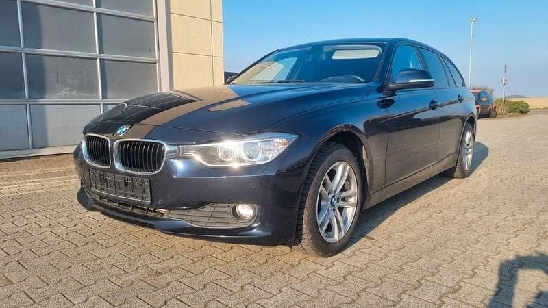 Gebraucht BMW 320 Comfort Edition 184 PS (135 kW) 2015 Blau Kombi