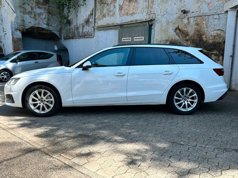 Weiß Gebraucht 2022 Audi A4 Kombi | 19.700 € (Fairer Preis) - Bild 1/4