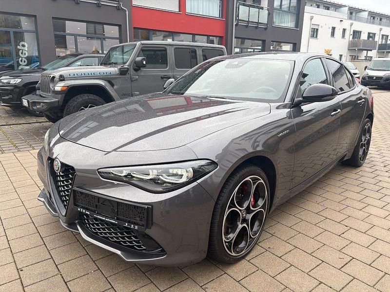 Grau Gebraucht 2024 Alfa Romeo Giulia Premium Limousine | 35.950 € (Fairer Preis) - Bild 1/4