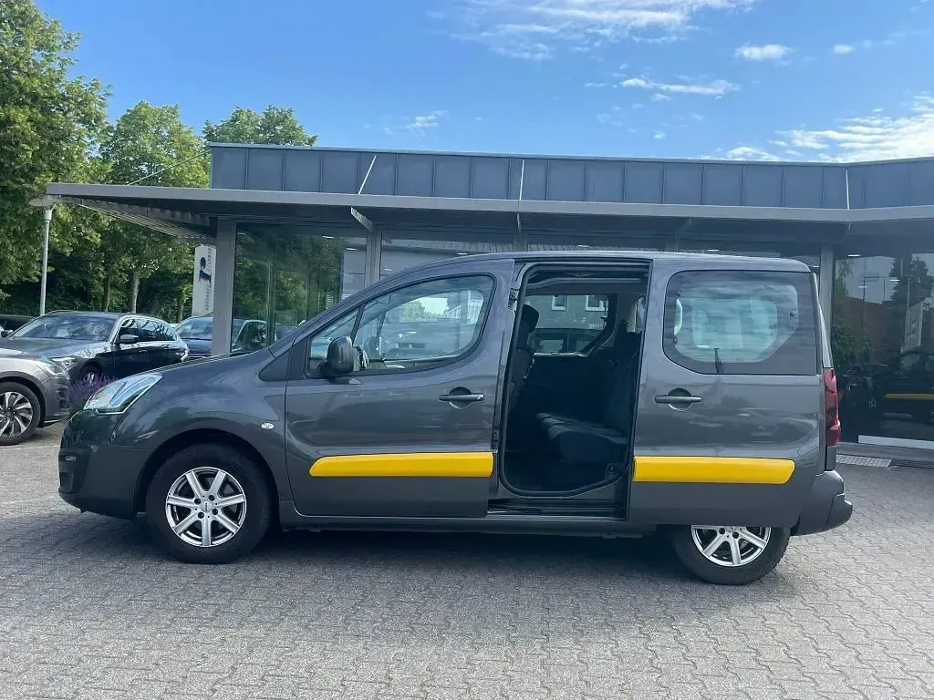 Gebraucht Peugeot Partner Tepee Active 99 PS (72 kW) 2015 Grau shark/metallic Van / Kleinbus