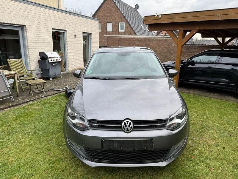 Grau Gebraucht 2010 VW Polo Kleinwagen | 2.990 € (Superpreis) - Bild 1/4