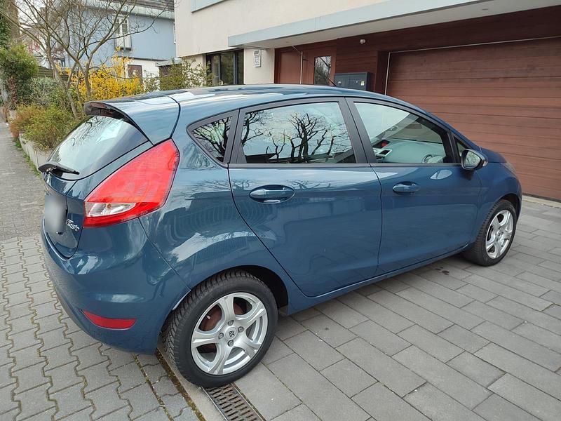Gebraucht Ford Fiesta 82 PS (60 kW) 2009 Blau Kleinwagen
