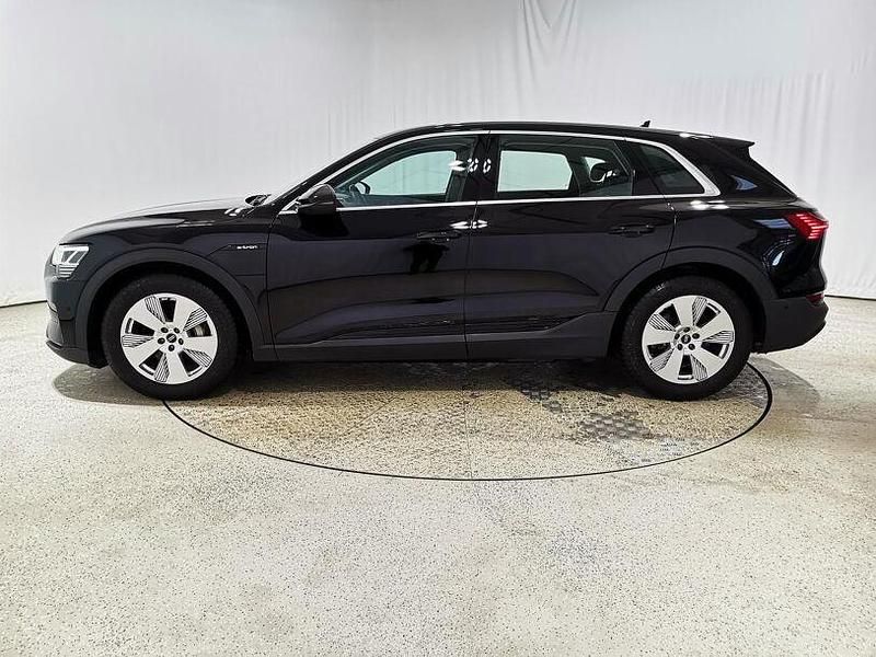 Gebraucht Audi e-tron Comfort 230 kW (313 PS) 2022 Brillantschwarz SUV