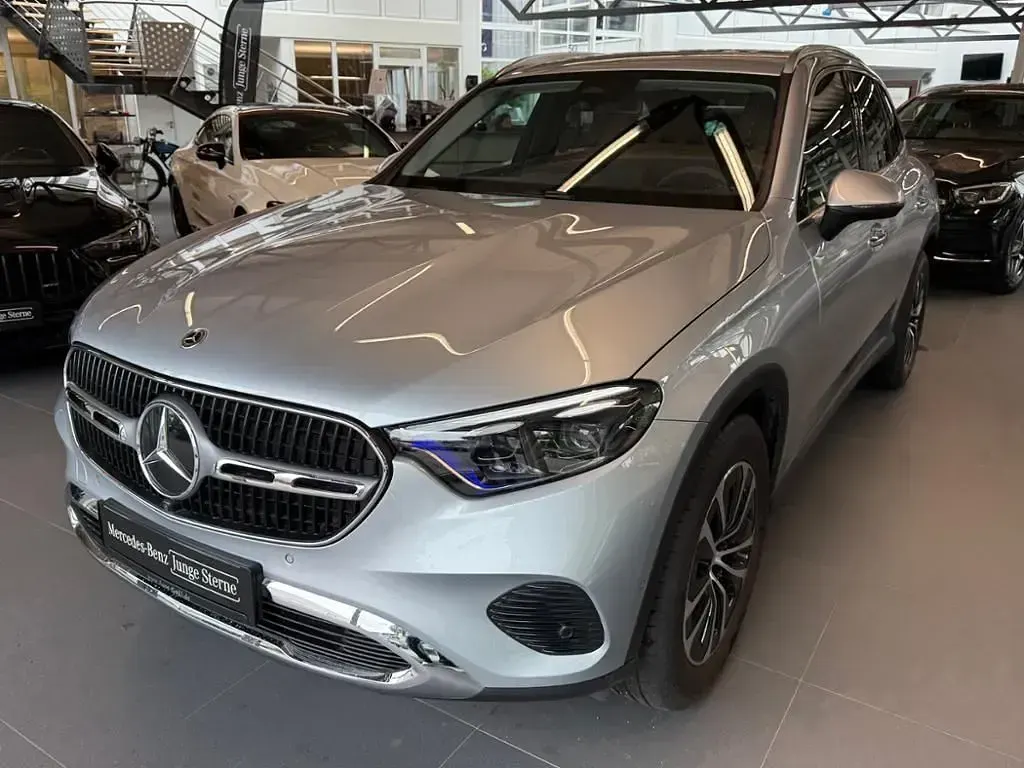 Gebraucht Mercedes GLC200 204 PS (150 kW) 2024 Metalliclack hightechsilber SUV
