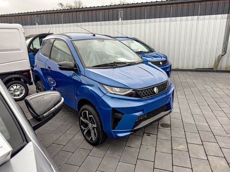 Blau Neu 2024 Aixam Crossover Premium | 21.315 € (Teuer) - Bild 1/4