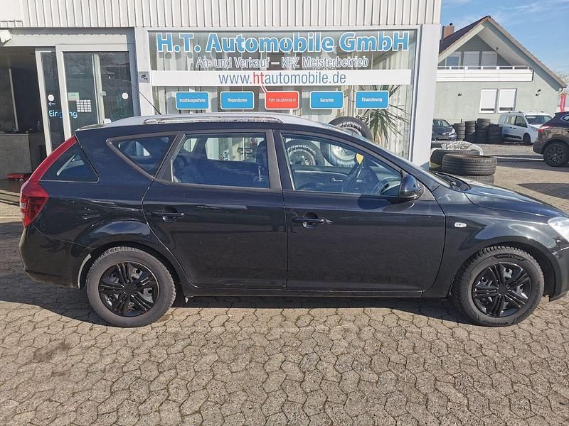 Gebraucht Kia Ceed 143 PS (105 kW) 2010 Schwarz Kleinwagen