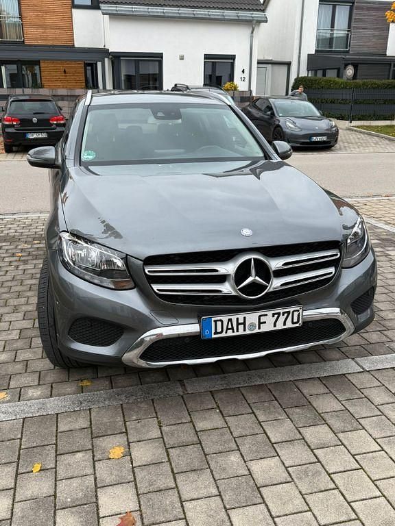 Grau Gebraucht 2016 Mercedes GLC220 SUV | 25.990 € (Guter Preis) - Bild 1/4