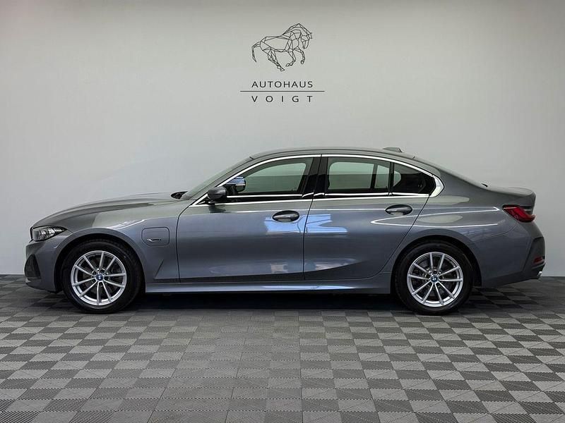 Gebraucht BMW 320e 163 PS (119 kW) 2022 Grau Limousine