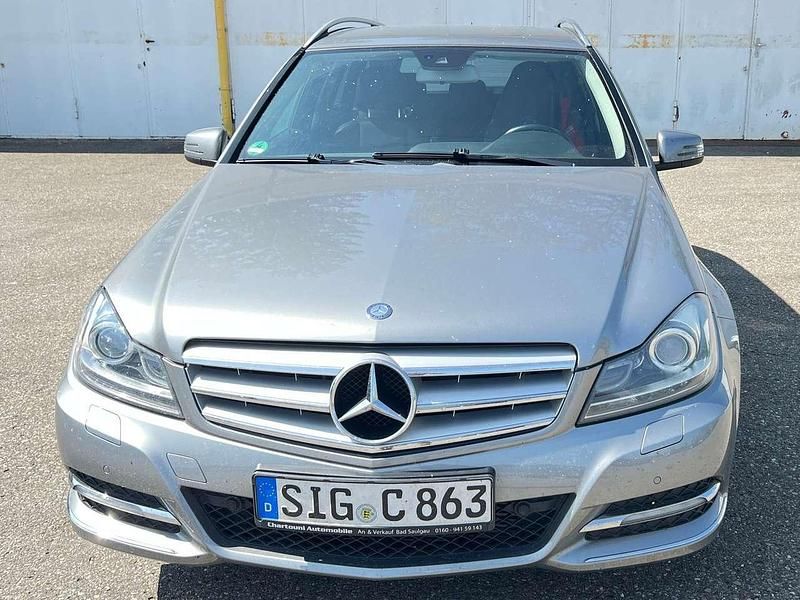 Grau Gebraucht 2012 Mercedes C200 Avantgarde Kombi | 9.999 € - Bild 1/4