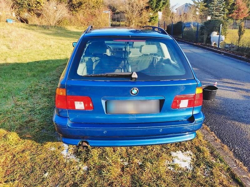 Gebraucht BMW 520 170 PS (125 kW) 2002 Blau Kombi