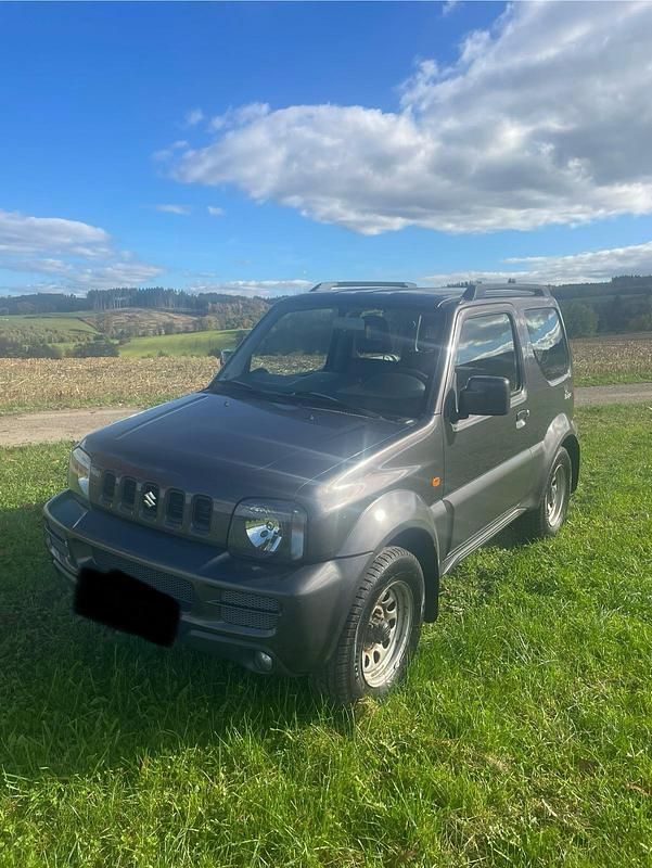 Grau Gebraucht 2010 Suzuki Jimny Ranger SUV | 10.000 € (Fairer Preis) - Bild 1/4