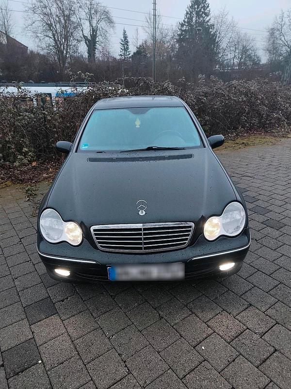 Schwarz Gebraucht 2001 Mercedes C270 Limousine | 3.000 € - Bild 1/2