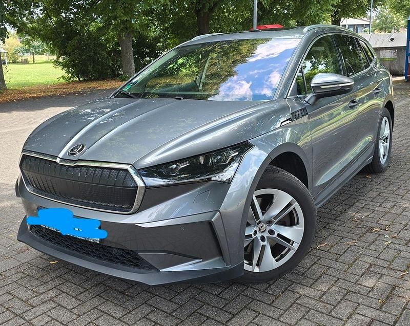 Grau Gebraucht 2022 Skoda Enyaq iV SUV | 29.500 € (Fairer Preis) - Bild 1/4