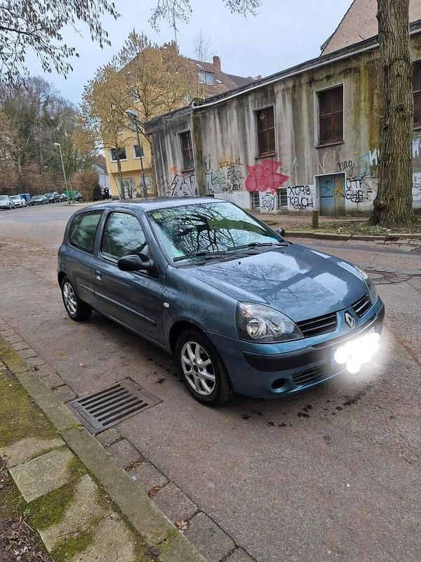 Gebraucht Renault Clio II 58 PS (42 kW) 2009 Blau Kleinwagen