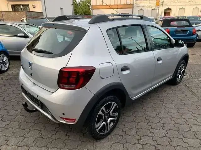 Gebraucht Dacia Sandero Stepway 90 PS (66 kW) 2018 Silber (metallic) SUV
