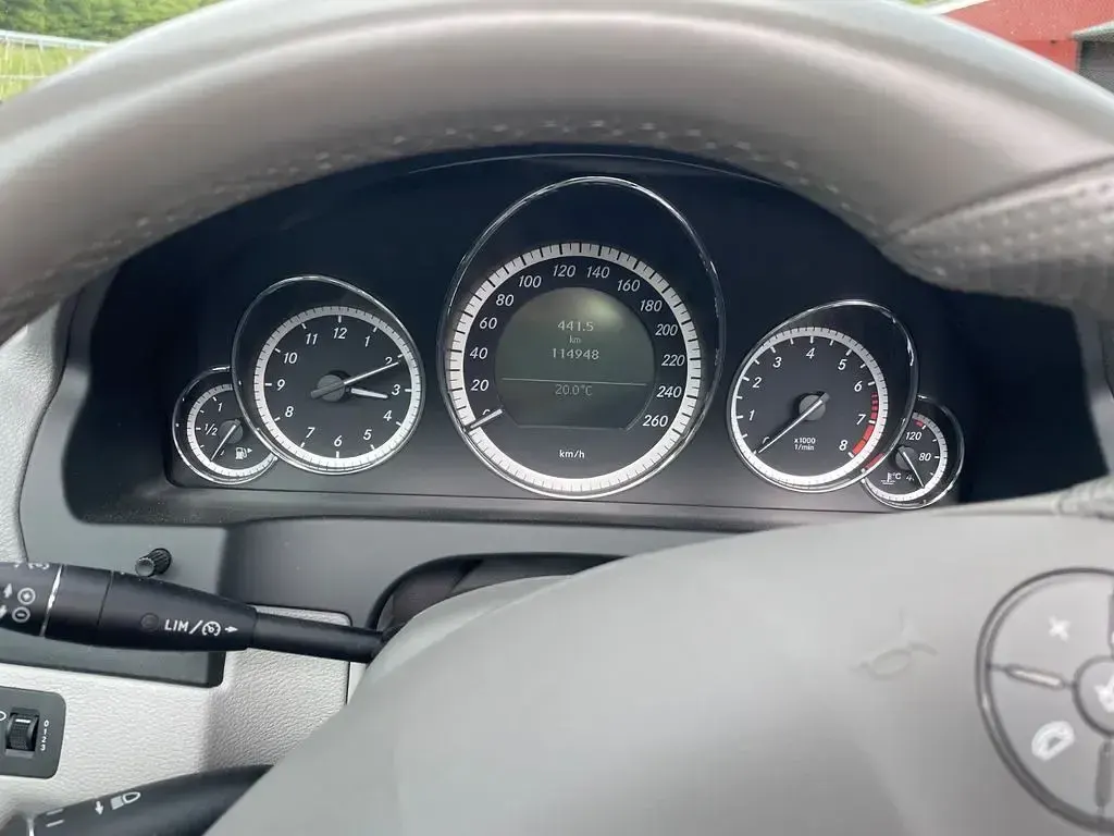 Occasion Mercedes E200 Elegance 184 ch (135 kW) 2010 Argent Cabriolet