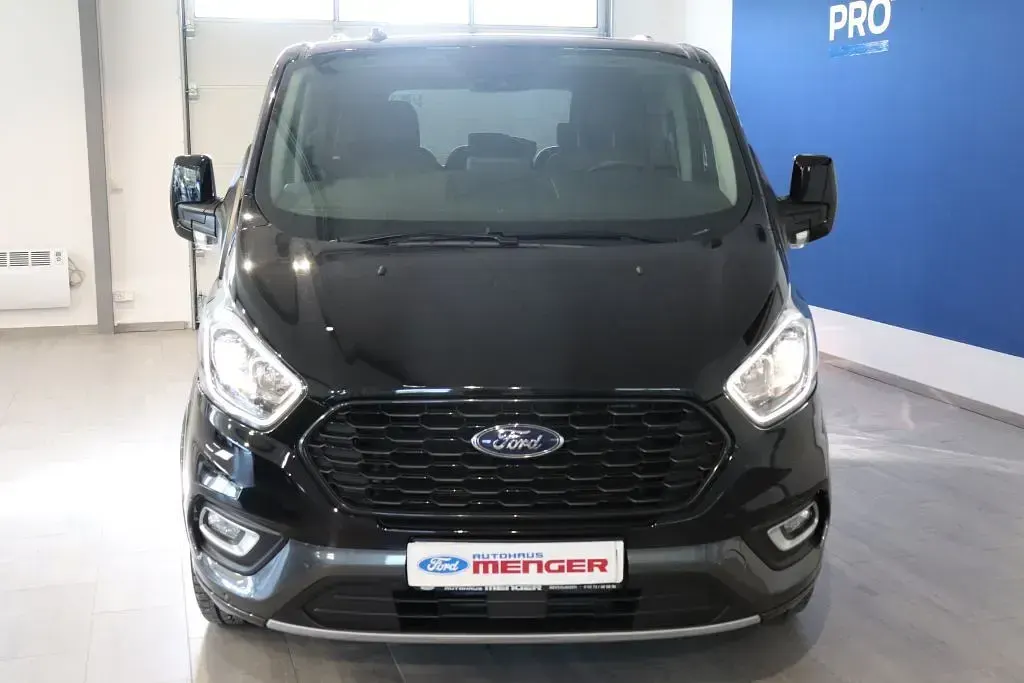 Gebraucht Ford Tourneo Active 131 PS (96 kW) 2022 Schwarz Van / Kleinbus