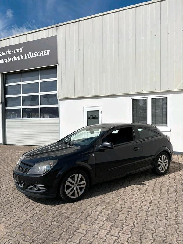 Schwarz Gebraucht 2010 Opel Astra GTC Coupé | 1.350 € (Superpreis) - Bild 1/4