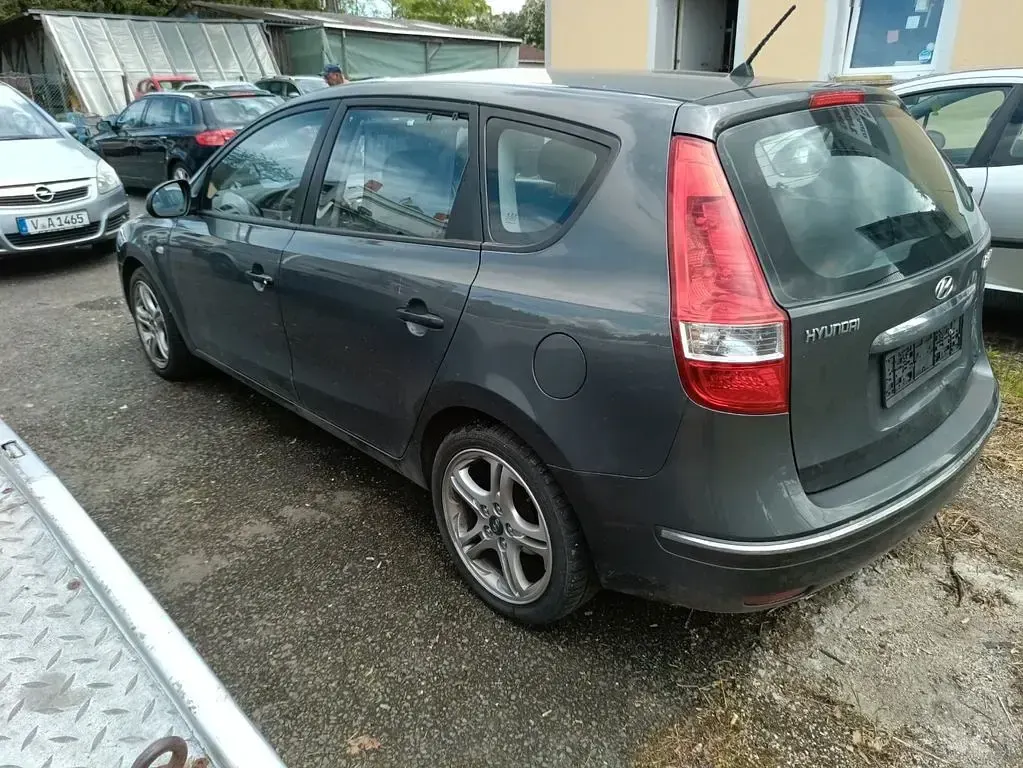 Gebraucht Hyundai i30 Style 126 PS (92 kW) 2009 Grau Kombi