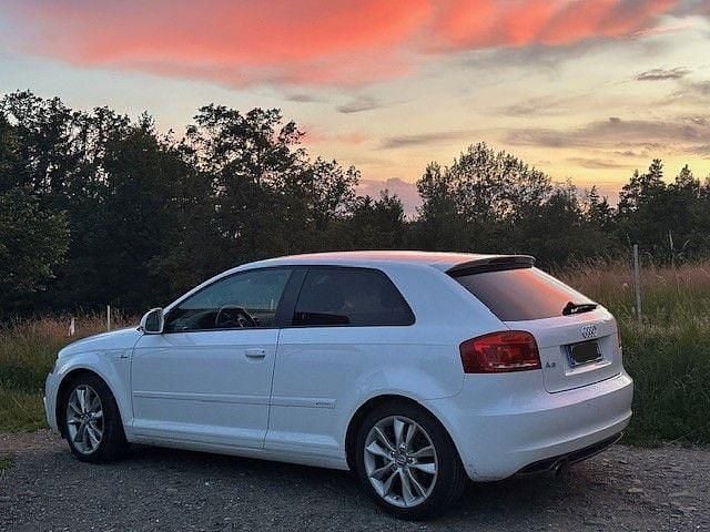 Gebraucht Audi A3 S-Line 102 PS (75 kW) 2010 Weiß Kleinwagen