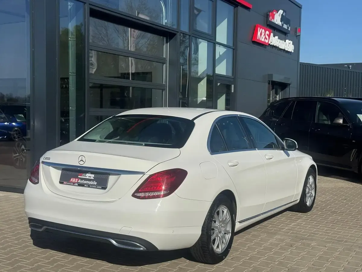 Gebraucht Mercedes C200 184 PS (135 kW) 2017 Weiß Limousine