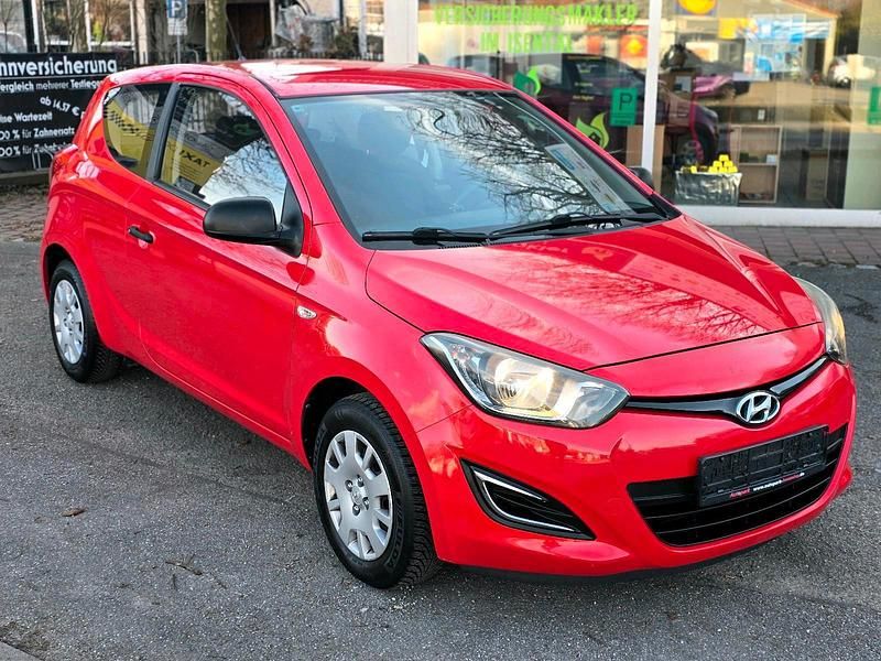 Gebraucht Hyundai i20 86 PS (63 kW) 2013 Rot Kleinwagen