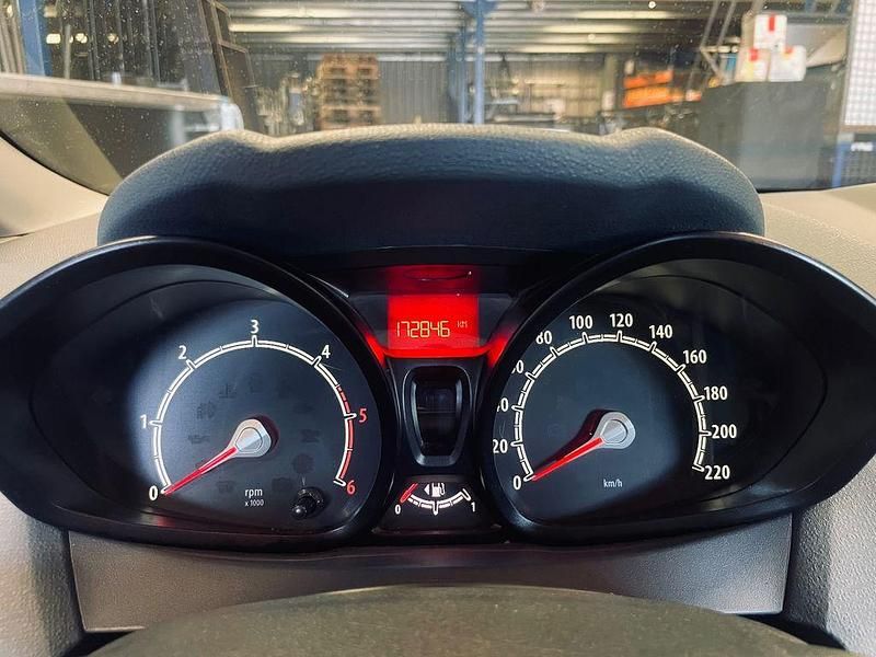 Gebraucht Ford Fiesta Trend 75 PS (55 kW) 2009 Weiß Kleinwagen