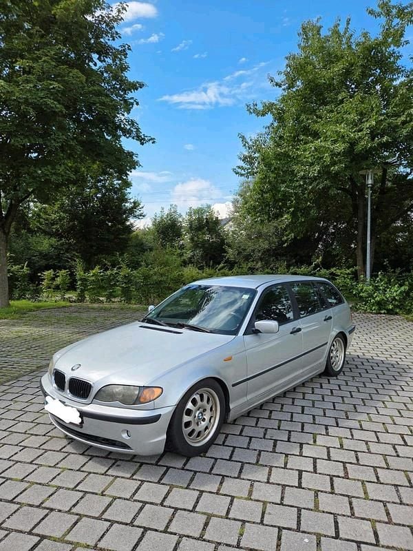 Silber Gebraucht 2003 BMW 318 Kombi | 550 € (Superpreis) - Bild 1/4