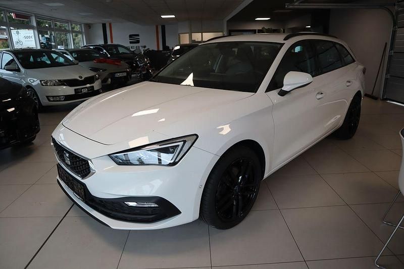Weiß Gebraucht 2022 Seat Leon Style Limousine | 22.834 € (Fairer Preis) - Bild 1/4