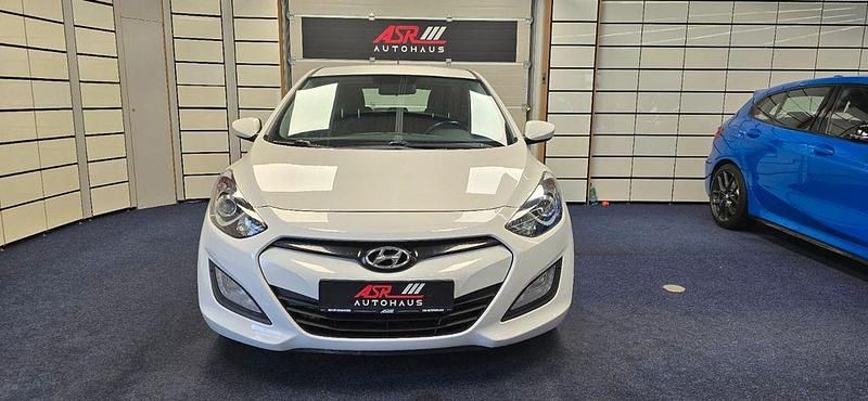 Gebraucht Hyundai i30 Edition 135 PS (99 kW) 2014 Weiß Limousine
