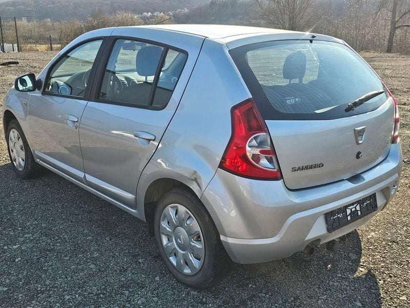 Gebraucht Dacia Sandero 75 PS (55 kW) 2012 Silber Limousine