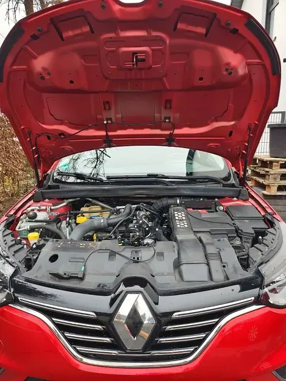 Gebraucht Renault Mégane IV Intens 132 PS (97 kW) 2018 Rot Limousine