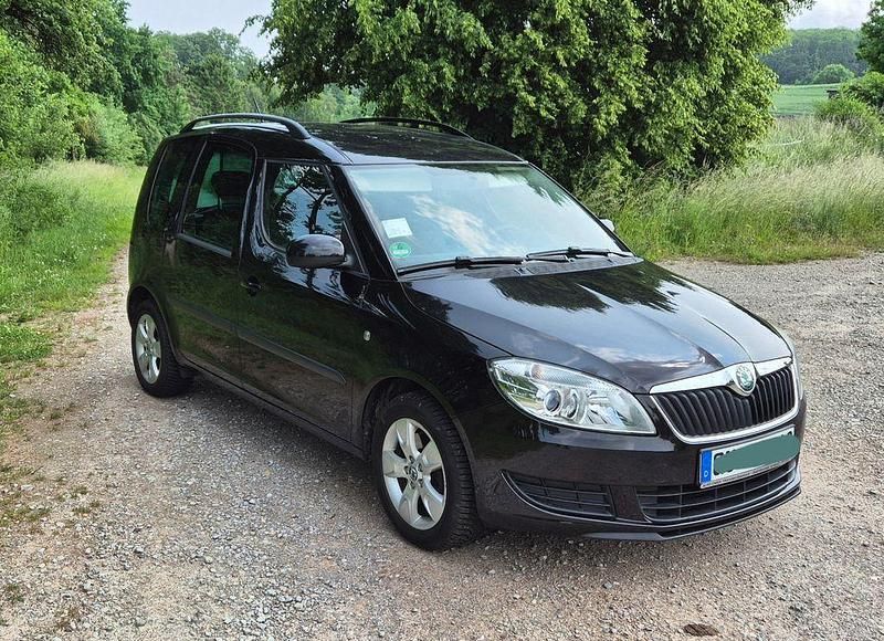 Schwarz Gebraucht 2011 Skoda Roomster Plus Edition Kombi | 5.200 € (Fairer Preis) - Bild 1/4
